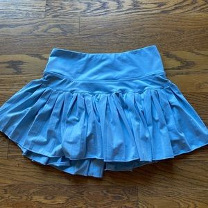 Gold hinge Small blue pleaded skirt